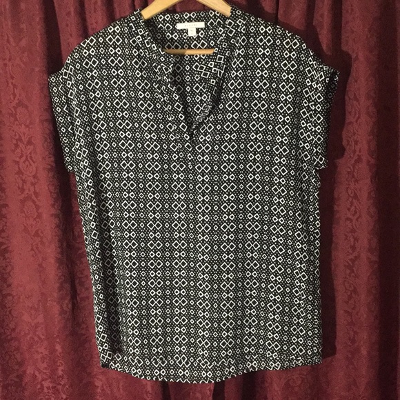 Pleione Sleeveless Black and White Blouse - Picture 2 of 4